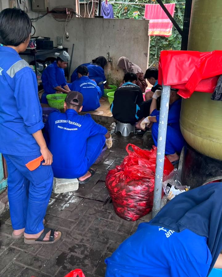 Siswa magang di pascapanen